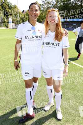 Benefiz-Fußballspiel 'Kicken mit Herz' 2022 in Hamburg