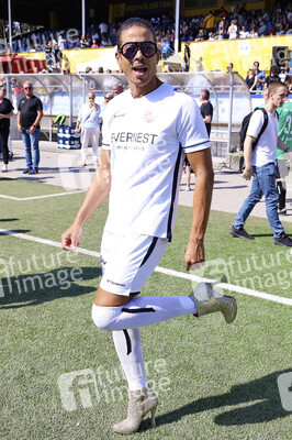 Benefiz-Fußballspiel 'Kicken mit Herz' 2022 in Hamburg