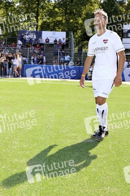 Benefiz-Fußballspiel 'Kicken mit Herz' 2022 in Hamburg