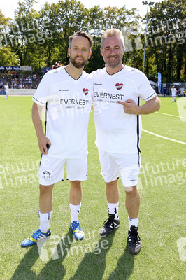 Benefiz-Fußballspiel 'Kicken mit Herz' 2022 in Hamburg