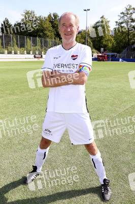 Benefiz-Fußballspiel 'Kicken mit Herz' 2022 in Hamburg