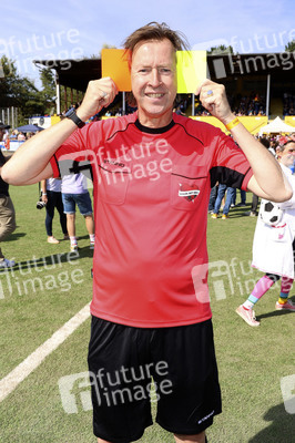 Benefiz-Fußballspiel 'Kicken mit Herz' 2022 in Hamburg