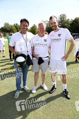 Benefiz-Fußballspiel 'Kicken mit Herz' 2022 in Hamburg