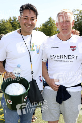 Benefiz-Fußballspiel 'Kicken mit Herz' 2022 in Hamburg