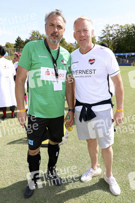 Benefiz-Fußballspiel 'Kicken mit Herz' 2022 in Hamburg