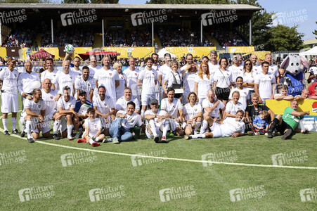 Benefiz-Fußballspiel 'Kicken mit Herz' 2022 in Hamburg