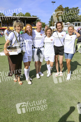 Benefiz-Fußballspiel 'Kicken mit Herz' 2022 in Hamburg