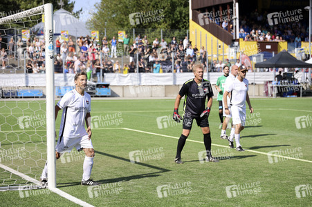 Benefiz-Fußballspiel 'Kicken mit Herz' 2022 in Hamburg