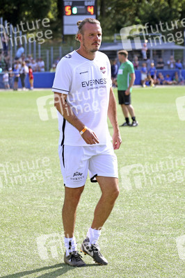 Benefiz-Fußballspiel 'Kicken mit Herz' 2022 in Hamburg