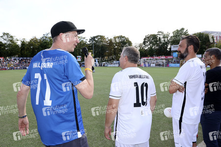 Benefiz-Fußballspiel 'Kicken mit Herz' 2022 in Hamburg