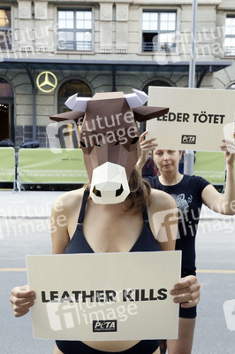 PETA-Protestaktion zum Auftakt der Berlin Fashion Week in Berlin