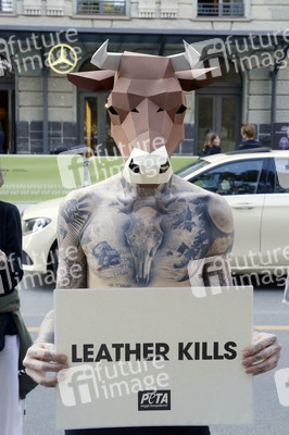 PETA-Protestaktion zum Auftakt der Berlin Fashion Week in Berlin