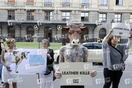 PETA-Protestaktion zum Auftakt der Berlin Fashion Week in Berlin