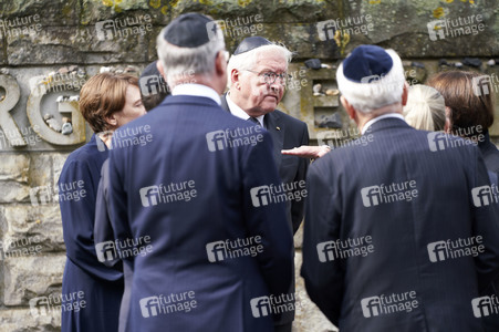 Isaac Herzog und Frank-Walter Steinmeier besuchen die Gedenkstätte Bergen-Belsen