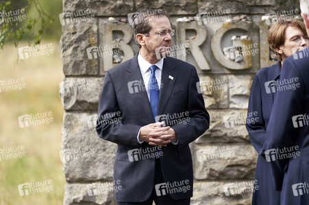 Isaac Herzog und Frank-Walter Steinmeier besuchen die Gedenkstätte Bergen-Belsen
