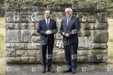 Isaac Herzog und Frank-Walter Steinmeier besuchen die Gedenkstätte Bergen-Belsen