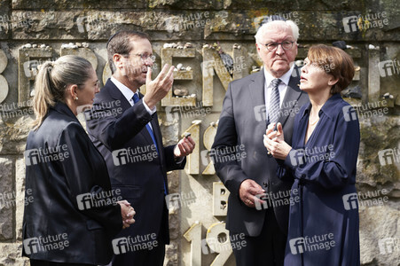 Isaac Herzog und Frank-Walter Steinmeier besuchen die Gedenkstätte Bergen-Belsen