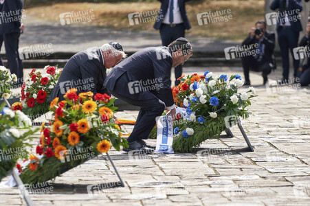 Isaac Herzog und Frank-Walter Steinmeier besuchen die Gedenkstätte Bergen-Belsen