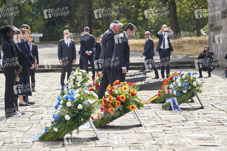 Isaac Herzog und Frank-Walter Steinmeier besuchen die Gedenkstätte Bergen-Belsen