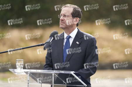 Isaac Herzog und Frank-Walter Steinmeier besuchen die Gedenkstätte Bergen-Belsen