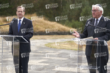 Isaac Herzog und Frank-Walter Steinmeier besuchen die Gedenkstätte Bergen-Belsen