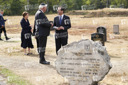 Isaac Herzog und Frank-Walter Steinmeier besuchen die Gedenkstätte Bergen-Belsen