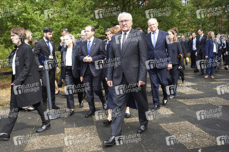 Isaac Herzog und Frank-Walter Steinmeier besuchen die Gedenkstätte Bergen-Belsen