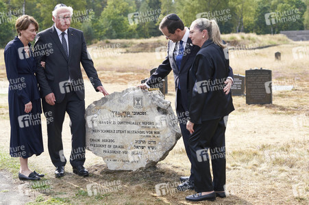 Isaac Herzog und Frank-Walter Steinmeier besuchen die Gedenkstätte Bergen-Belsen