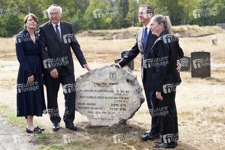 Isaac Herzog und Frank-Walter Steinmeier besuchen die Gedenkstätte Bergen-Belsen