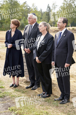 Isaac Herzog und Frank-Walter Steinmeier besuchen die Gedenkstätte Bergen-Belsen