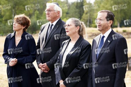 Isaac Herzog und Frank-Walter Steinmeier besuchen die Gedenkstätte Bergen-Belsen