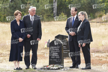 Isaac Herzog und Frank-Walter Steinmeier besuchen die Gedenkstätte Bergen-Belsen