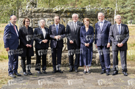 Isaac Herzog und Frank-Walter Steinmeier besuchen die Gedenkstätte Bergen-Belsen