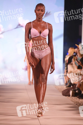 Lascana Fashion Show auf der Berlin Fashion Week S/S 2023 in Berlin