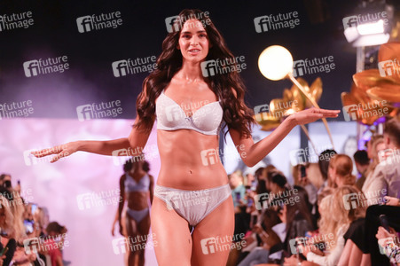 Lascana Fashion Show auf der Berlin Fashion Week S/S 2023 in Berlin