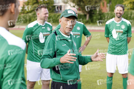 Fußballspiel FC Bundestag vs. FC Diabetologie in Berlin