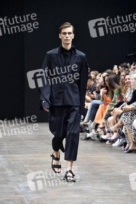 Kilian Kerner Fashion Show auf der Berlin Fashion Week S/S 2023
