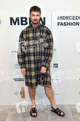 Rebekka Ruetz Fashion Show auf der Berlin Fashion Week S/S 2023