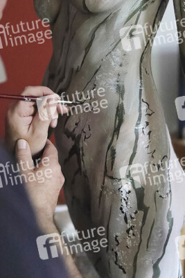 NATURE ART: Stechlinsee Bodypainting