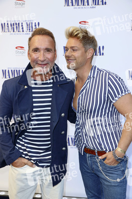 Musicalpremiere 'Mamma Mia!' in Hamburg
