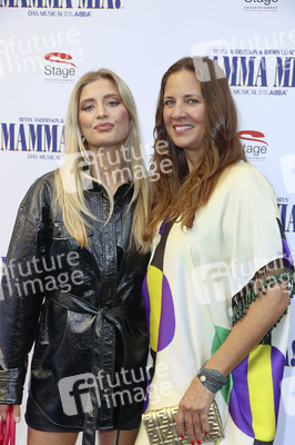 Musicalpremiere 'Mamma Mia!' in Hamburg