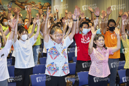 Denny Tamaki gewinnt die Gouverneurswahl in Okinawa