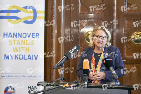 Pressetermin mit Svenja Schulze und Belit Onay in Hannover