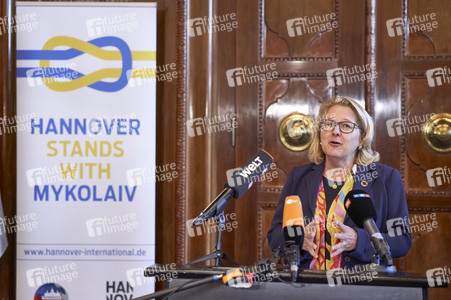 Pressetermin mit Svenja Schulze und Belit Onay in Hannover