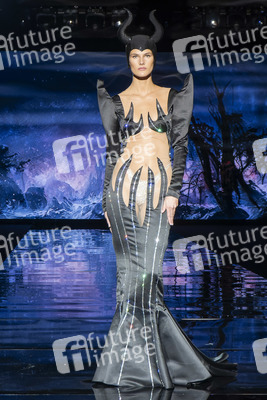Andres Sarda Fashion Show auf der 76. Mercedes-Benz Fashion Week Madrid