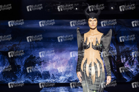 Andres Sarda Fashion Show auf der 76. Mercedes-Benz Fashion Week Madrid