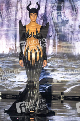 Andres Sarda Fashion Show auf der 76. Mercedes-Benz Fashion Week Madrid