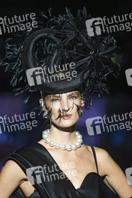 Andres Sarda Fashion Show auf der 76. Mercedes-Benz Fashion Week Madrid