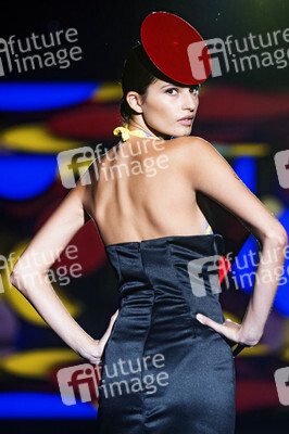 Andres Sarda Fashion Show auf der 76. Mercedes-Benz Fashion Week Madrid