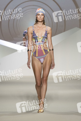 Dolores Cortés Fashion Show auf der 76. Mercedes-Benz Fashion Week Madrid